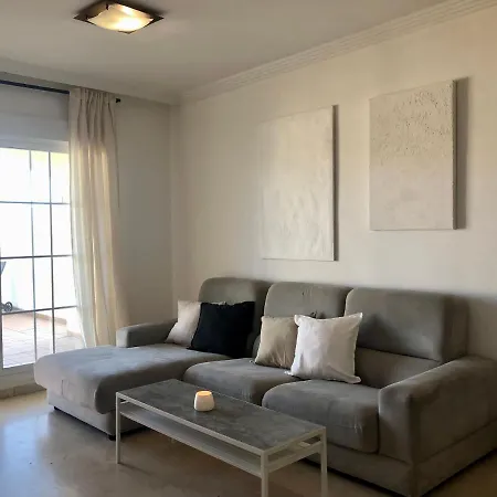 Ellie's Hus 2 Апартаменты *