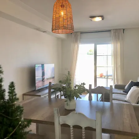Ellie's Hus 2 Апартаменты *