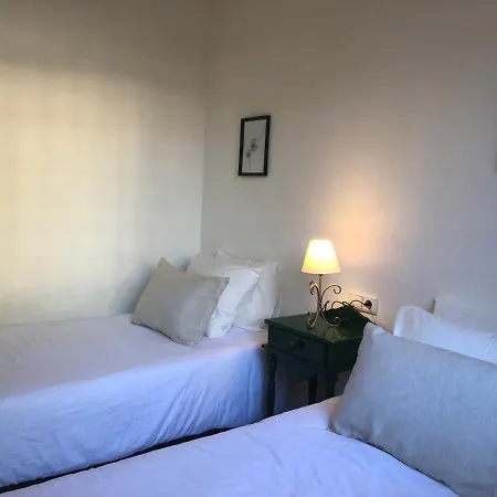 Ellie's Hus 2 Апартаменты *