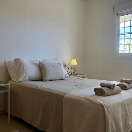 Ellie's Hus 2 Апартаменты *