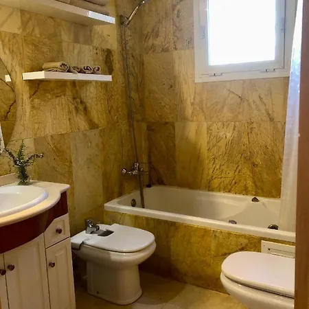 Ellie's Hus 2 Апартаменты *
